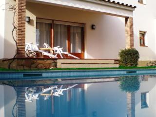 Casa con piscina privada, jardín, barbacoa y wifi cerca de la playa - ES-89-69 - Sant Pere Pescador - 1