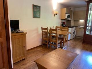 Studio à Brides-les-Bains avec Balcon, Parking, Wi-Fi et Casier à Skis - FR-1-512-260 - 8