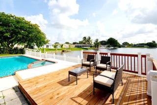 Stunning Lake-Front Villa with Pool & Spa - 4