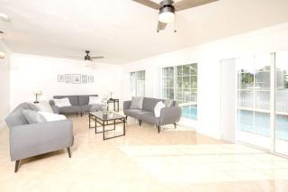 Stunning Lake-Front Villa with Pool & Spa - 3