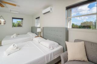 Beautiful 7-Bedroom Villa with Pool - Hialeah - 7