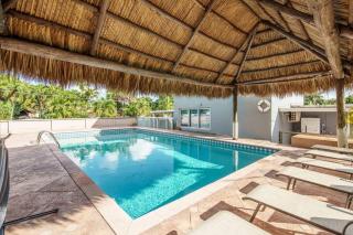 Beautiful 7-Bedroom Villa with Pool - Hialeah - 5