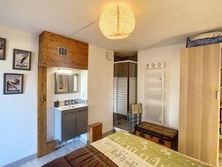 Charmant 2 pièces + coin cabine, proche centre Combloux, RDJ, terrasse, parking et casier à skis - FR-1-560-69 - 8