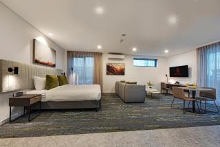 Littomore Suites Kingswood - 7