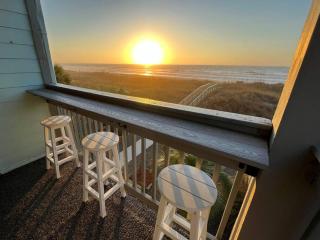 Direct Ocean Front 3BR/2BA Dog Friendly **OCEANFRONT** - Myrtle Beach - 0