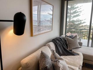 HoneyB - 2 bed Apt on the beach - 4