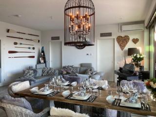 Elegant Waterfront Villa with Jetty - 8