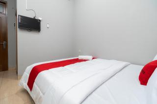 RedDoorz near RS Sari Asih Cipondoh - 4