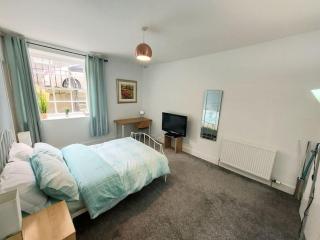 Granite Getaways - The Terrace Below - 4