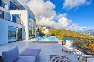 Villa Naya with Heated Pool and Hot Tub - Veprinac - 4