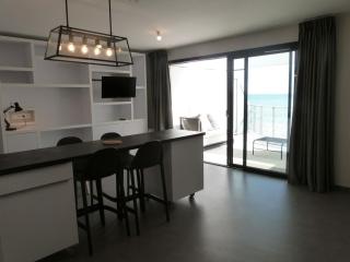 Appartement luxe 4 pers, bord de mer, balcon, piscine, animaux admis, parking, WiFi - FR-1-194-196 - 7