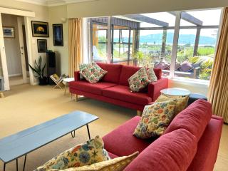 Tranquility Base - Waikanae Beach Holiday Home - Waikanae - 9