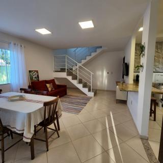 Casa confortável pertinho da praia com garagem e quintal - Rio das Ostras - 0