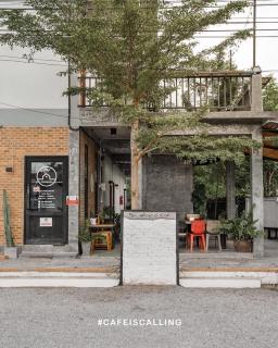 YOJI House and Cafe - 8