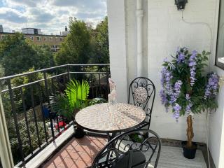 Cosy 3 Bed Flat Ideal for Trips to London - London - 0