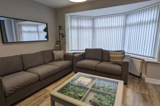 Modernised 4 Bedroom Property Close To City Centre, Harehills Lane - Roundhay - 8