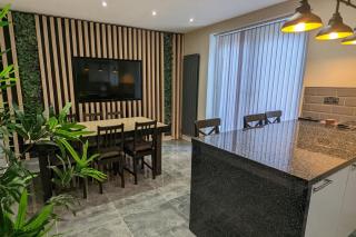 Modernised 4 Bedroom Property Close To City Centre, Harehills Lane - Roundhay - 7