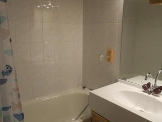 Appartement cosy 2 chambres avec balcon sud/est, parking, garage - 6 personnes - FR-1-198-140 - 6