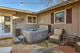 Holiday Island Home Hot Tub and Wood Stove! - 9
