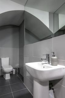 The V.I.P Suite - Sleeps 24! Best for large groups - Liverpool - 1