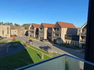 Exquisite & Contemporary 2 Bed Apartment w Parking 10 mins walk to Papworth, Addenbrookes hospitals & Bio Medical Campus - 6