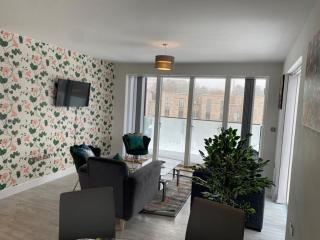Exquisite & Contemporary 2 Bed Apartment w Parking 10 mins walk to Papworth, Addenbrookes hospitals & Bio Medical Campus - Trumpington - 1