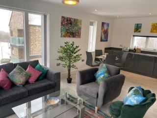 Exquisite & Contemporary 2 Bed Apartment w Parking 10 mins walk to Papworth, Addenbrookes hospitals & Bio Medical Campus - Trumpington - 5