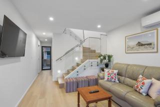 Venture Heights Townhouse with Parking and Patio - Auckland - 7