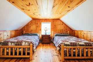 Ski Chalet w-Hot Tub, Only 3 min to Sunday River ski lifts! - Bethel - 4