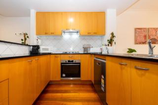 Brunswick 3bdrm townhouse, with parking by Custom Bnb Hosting - 6