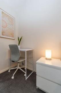 Brunswick 3bdrm townhouse, with parking by Custom Bnb Hosting - 1