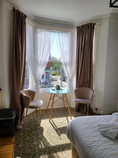 Seaside ground floor flat WIFI & FREE parking - Scarborough - 3