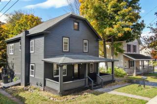 Hunter Bungalow - Luxury Cabin, Kid-Friendly - Lanesville - 2