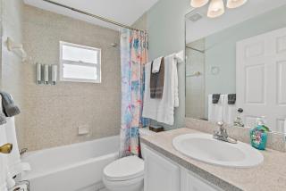 Coconut Cabana - Duplex Delight, Beach-Themed 6BR Retreat with 2 Outdoor Patios & GRILL, Steps from the Sand! - Melbourne - 8