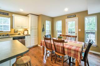 Lakefront Blue Eye Cottage with Hot Tub and Fire Pit! - Blue Eye - 4
