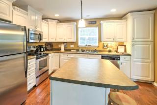 Lakefront Blue Eye Cottage with Hot Tub and Fire Pit! - Blue Eye - 2