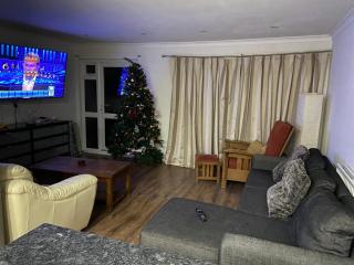 Fully equipped Large 3 bedroom - Bishop's Stortford - 0