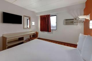 Motel 6-Lakeville, MN - South - Lakeville - 1