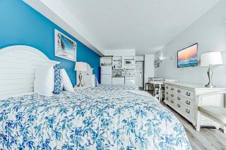 Ocean front comfy condo w/kitchen, sleeps 4, Snowbird Paradise - Myrtle Beach - 5