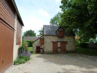 Maison de charme en pierres, 5 chambres, jardin clos, terrasse, calme, ping-pong, proche loisirs. - FR-1-410-150 - 2
