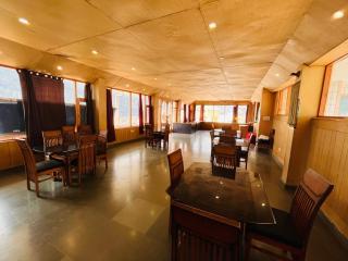 Valley of Gods - Scenic River & Mountain View Hotel in Manali - Manāli - 1