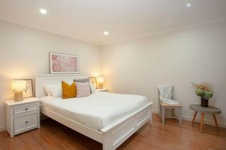 Huge 3 Bed Camperdown Garden Apt w Parking Aircon - Sydney - 5