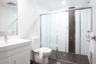 Huge 3 Bed Camperdown Garden Apt w Parking Aircon - Sydney - 3