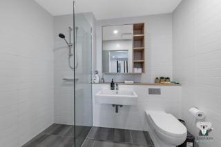 KOZYGURU Penrith Cosy 2BED 2BATH APT + FREE Parking NPE081 - 3