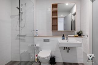 KOZYGURU Penrith Cosy 2BED 2BATH APT + FREE Parking NPE081 - 2