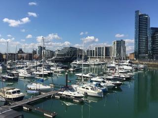 Ocean Village 3 Bed House & Parking - Southampton - 0