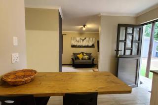 Cozy Modern Private Apartment - Somerset East - 2