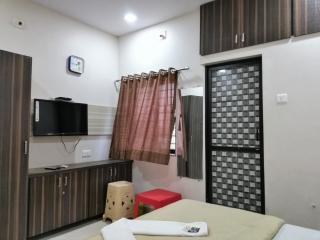 Hotel Shiv Regency - Kukma - 2