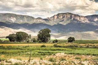 Cozy Farmhouse-Style Cottage by Mighty 5 Ntl Parks - 9