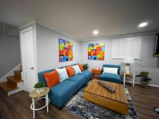 Lux Family Xcape with HotTub Fireplace Deck BBQ - Silver Spring - 9